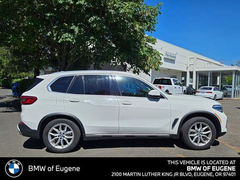 Used 2019 BMW X5 xDrive40i w/ Convenience Package AWD/4WD image 2