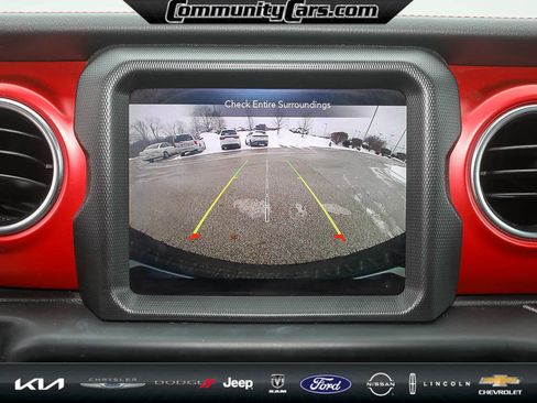 Used 2022 Jeep Wrangler Unlimited Rubicon w/ Steel Bumper Group image 18