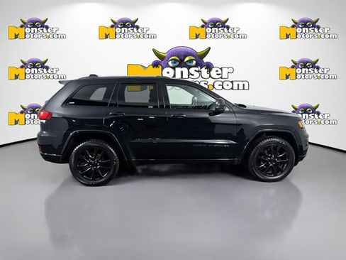 Used 2019 Jeep Grand Cherokee Altitude image 4