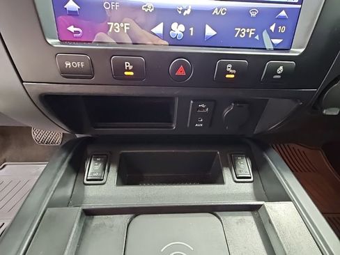 Used 2018 Nissan Titan SL w/ Midnight Edition image 20