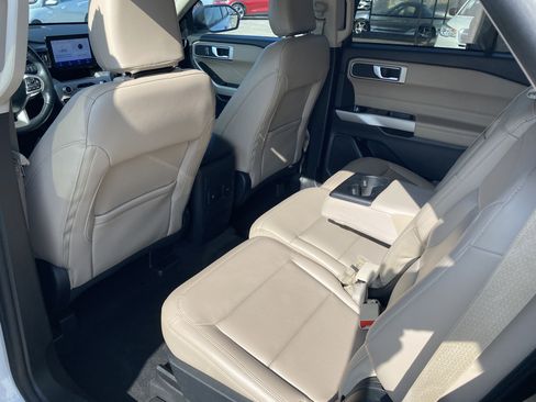 Used 2024 Ford Explorer XLT w/ Equipment Group 202A image 18