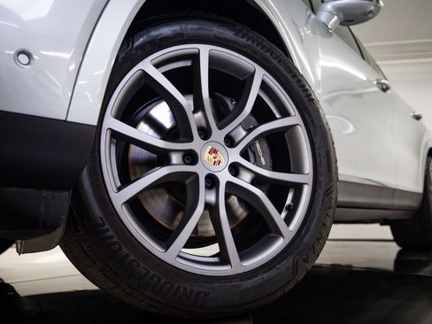 Certified 2024 Porsche Cayenne Coupe AWD/4WD image 12