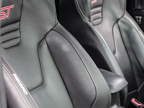 Used 2018 Ford Focus ST w/ Equipment Group 402A image 10