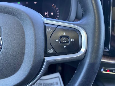 Used 2022 Volvo XC60 B5 Momentum w/ Climate Package AWD/4WD image 22