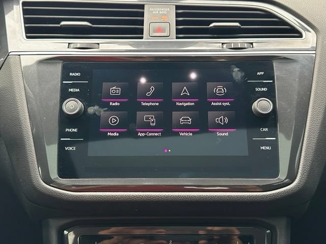 Certified 2024 Volkswagen Tiguan SE R-Line AWD/4WD image 32