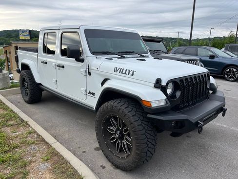 Used 2023 Jeep Gladiator Sport AWD/4WD image 2