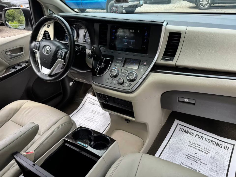 Used 2015 Toyota Sienna XLE FWD image 21