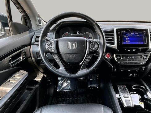 Used 2017 Honda Pilot Touring image 5