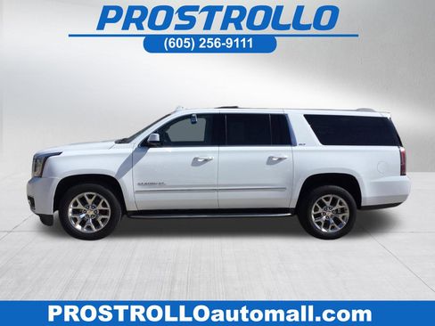 Used 2017 GMC Yukon XL SLT w/ Open Road Package AWD/4WD image 1