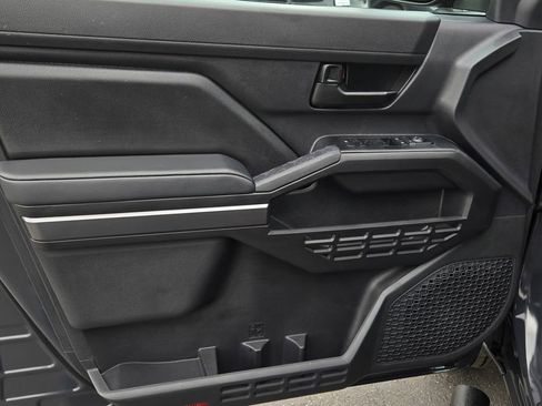 Used 2025 Toyota Tacoma SR5 AWD/4WD image 11