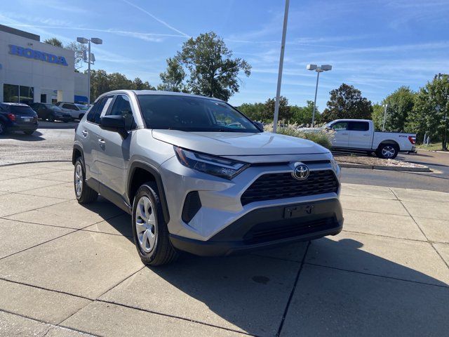 Used 2025 Toyota RAV4 LE AWD/4WD image 2