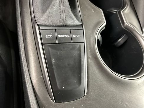 Used 2023 Toyota Camry SE FWD image 17