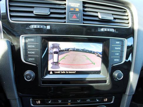 Used 2015 Volkswagen Golf SEL image 23