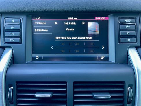 Used 2018 Land Rover Discovery Sport HSE image 29