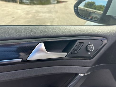 Used 2015 Volkswagen Golf 4-Door image 36