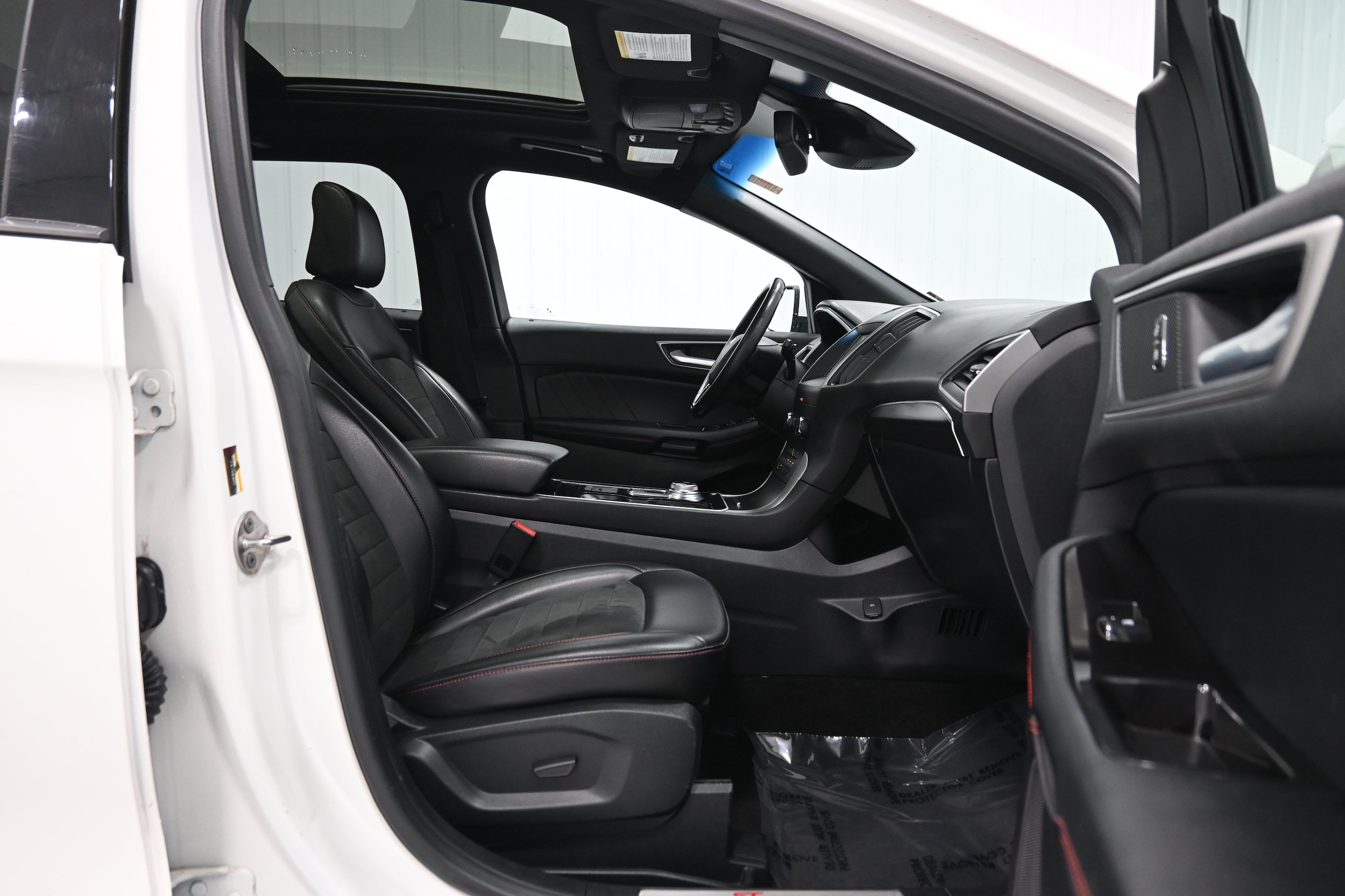 Used 2020 Ford Edge ST-Line w/ Cold Weather Package AWD/4WD image 28