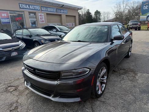 Used 2019 Dodge Charger SXT w/ Leather Interior Group image 2