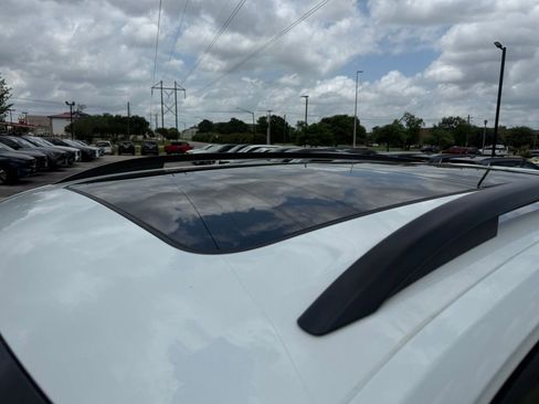 Used 2022 Volkswagen Atlas SE w/ Panoramic Sunroof Package FWD image 6