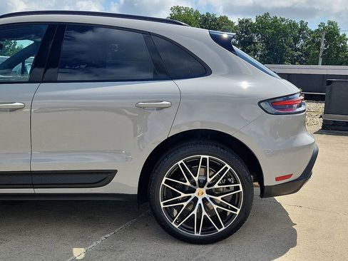 New 2026 Porsche Macan image 7