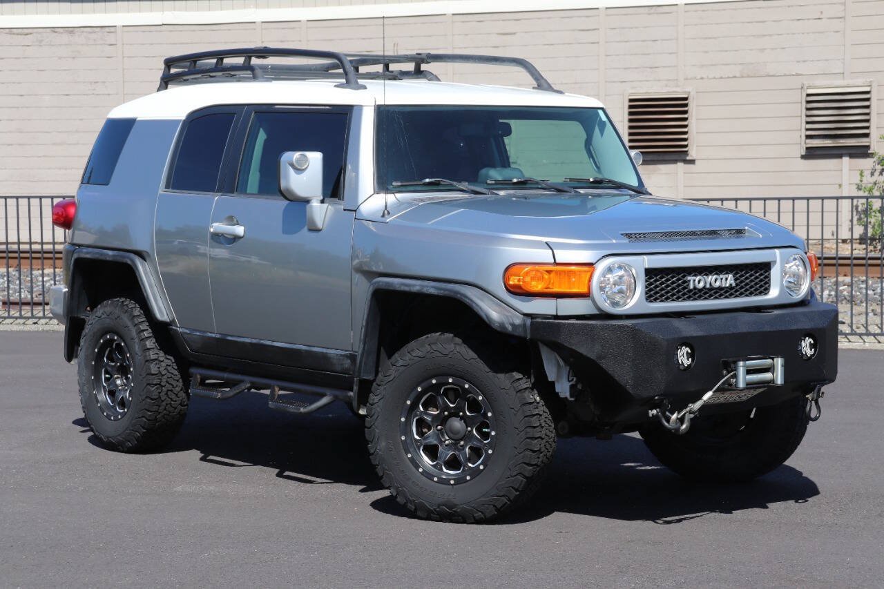 Used 2010 Toyota FJ Cruiser 4WD w/ Convenience Pkg image 1