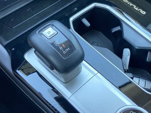 Used 2025 Mitsubishi Outlander SE AWD/4WD image 12