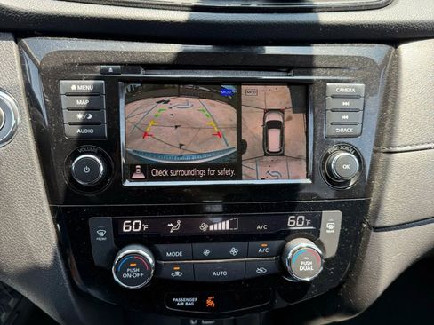 Used 2019 Nissan Rogue SV w/ Premium Package image 12