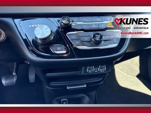 Used 2025 Chrysler Pacifica Select FWD image 23