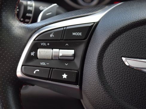 Used 2022 Genesis G70 3.3T Launch Edition RWD image 8