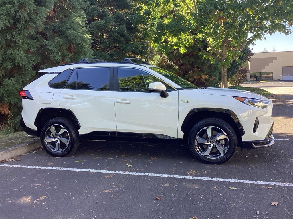 Used 2021 Toyota RAV4 SE w/ Weather & Moonroof Package AWD/4WD image 8