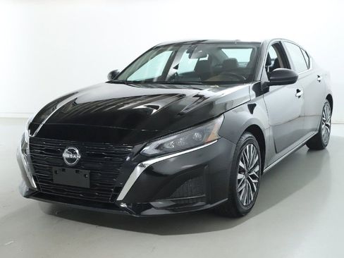 Certified 2025 Nissan Altima 2.5 SV FWD image 4