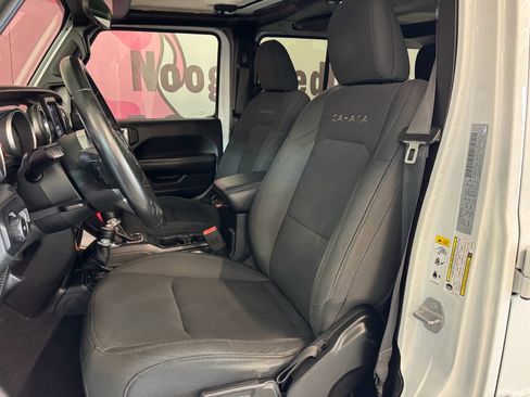 Used 2018 Jeep Wrangler Unlimited Sahara AWD/4WD image 17