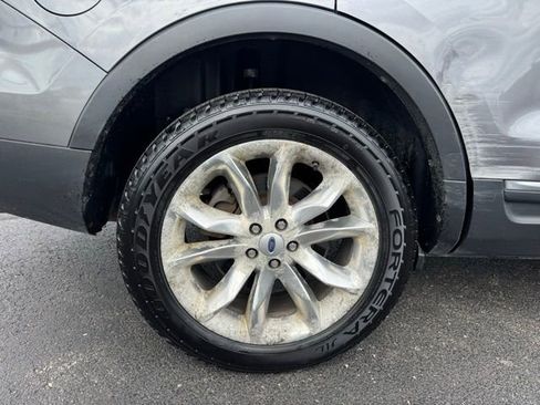 Used 2014 Ford Explorer XLT w/ Equipment Group 202A AWD/4WD image 26