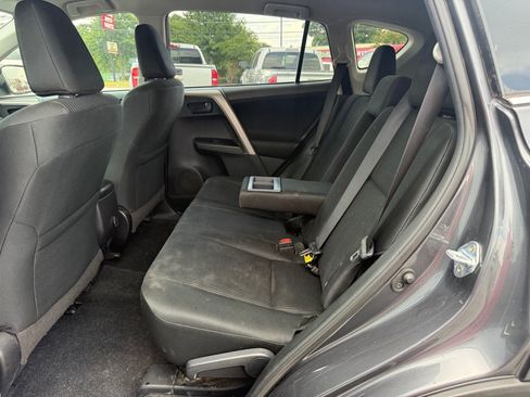 Used 2018 Toyota RAV4 LE FWD image 13