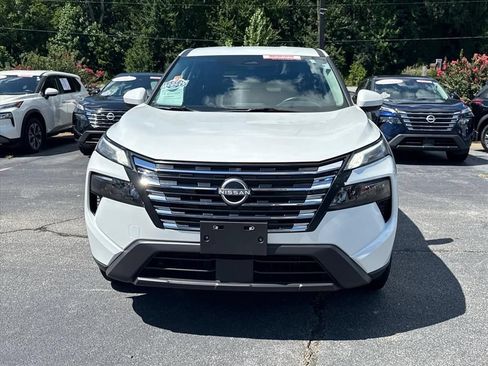 Used 2025 Nissan Rogue SV FWD image 8