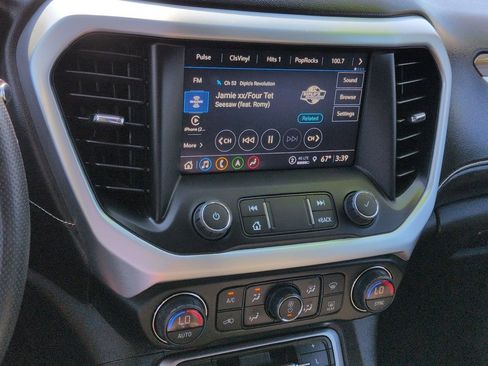 Used 2023 GMC Acadia SLE w/ Driver Convenience Package image 16