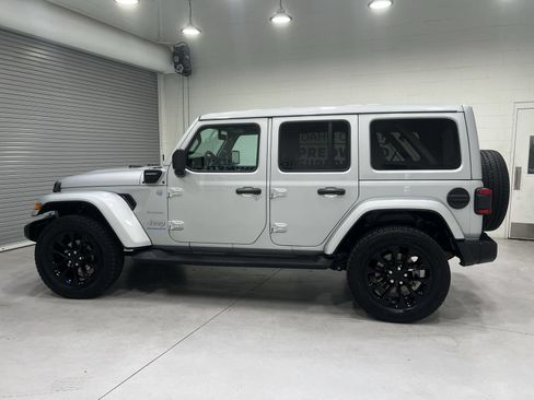 Used 2023 Jeep Wrangler Unlimited Sahara w/ Cold Weather Group AWD/4WD image 5