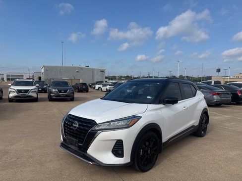 Certified 2022 Nissan Kicks SR w/ Premium Package image 8