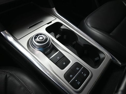 Used 2020 Ford Explorer XLT w/ Equipment Group 202A image 30