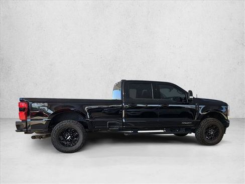 Used 2023 Ford F250 XLT w/ Black Appearance Package AWD/4WD image 4