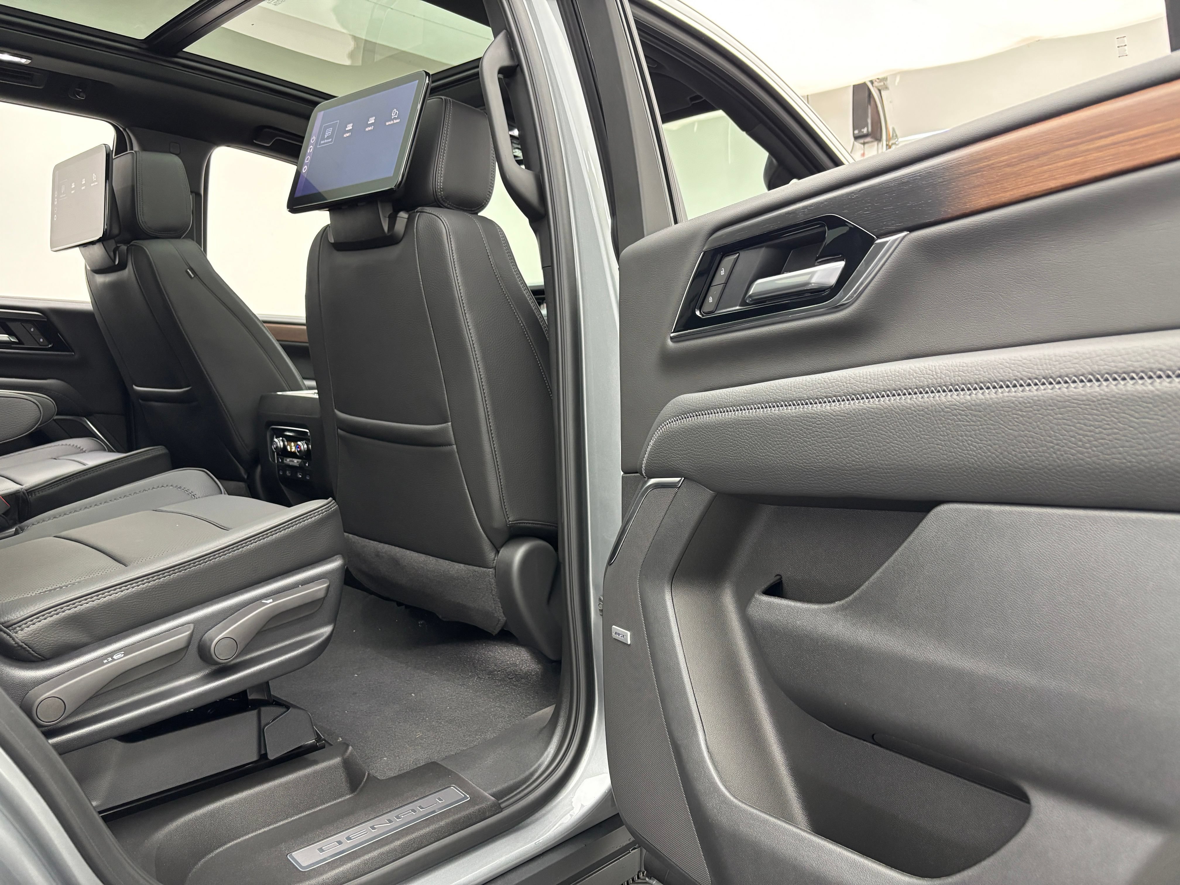 New 2026 GMC Yukon Denali w/ Denali Reserve Package AWD/4WD image 41