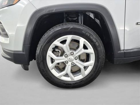 Used 2024 Jeep Compass Latitude AWD/4WD image 26