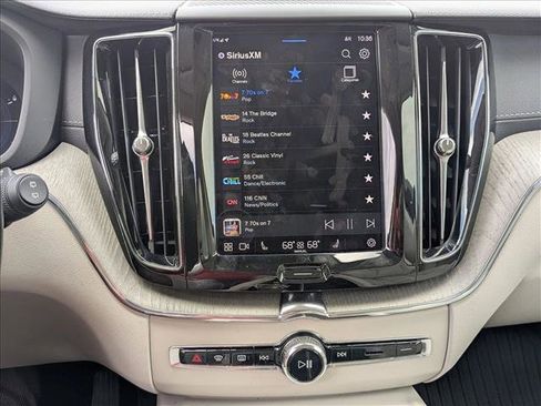 Used 2023 Volvo XC60 T8 Ultimate w/ Protection Package Premier image 18