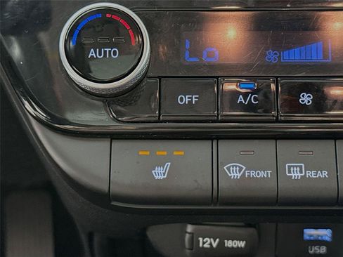 Used 2024 Hyundai Elantra Limited FWD image 16