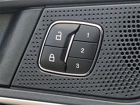 Used 2022 Ford Edge Titanium image 27