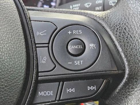 Used 2021 Toyota RAV4 LE image 14