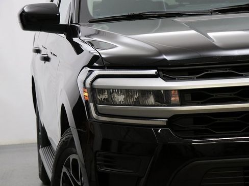 Used 2024 Ford Expedition Max XLT image 4