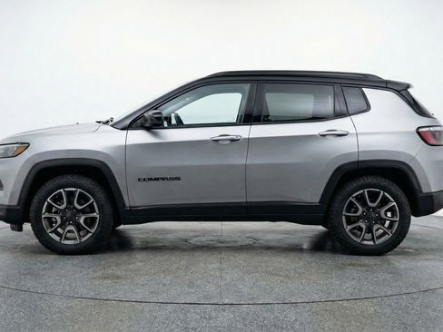 Used 2025 Jeep Compass Trailhawk AWD/4WD image 5