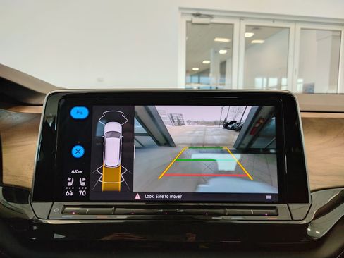 Used 2025 Volkswagen Atlas SE image 20