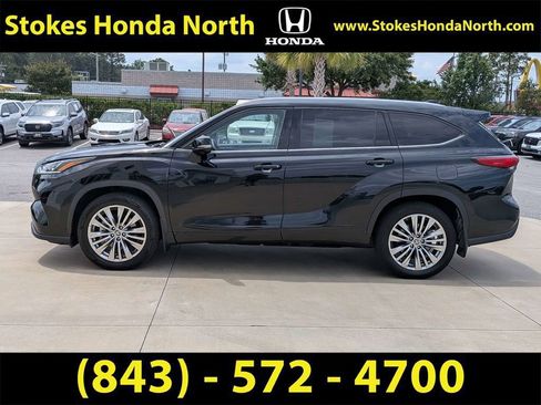 Used 2023 Toyota Highlander Platinum FWD image 6