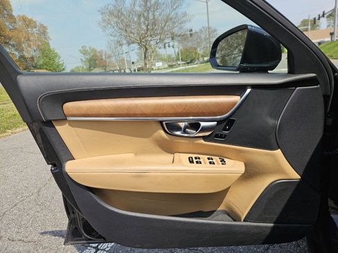 Used 2017 Volvo S90 T6 Inscription w/ Vision Package image 11